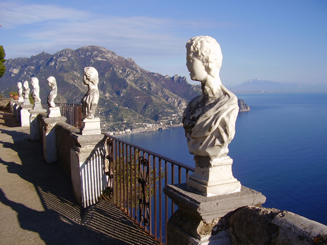 Visit Ravello and its villas and gardens by convertible car